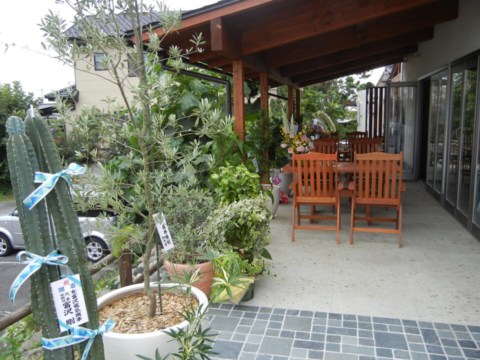 太田市わにわ
お庭のデザイン設計
桐生市のケーキ屋さんの植栽工事