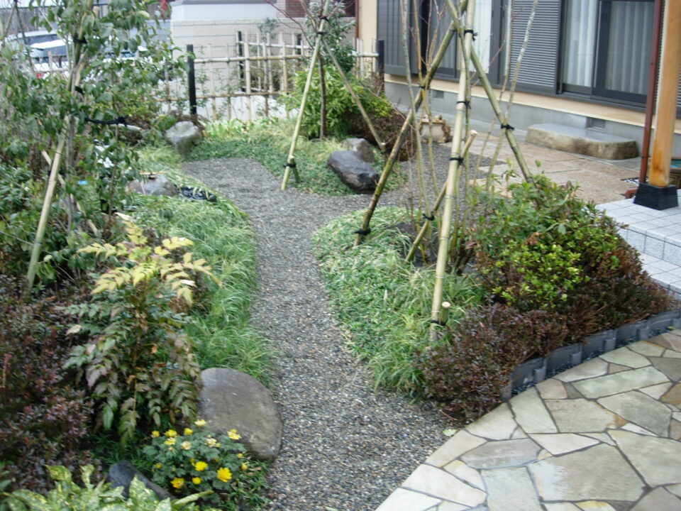 群馬県太田市わにわ
和の雰囲気をお部屋の中から眺める作庭プラン
