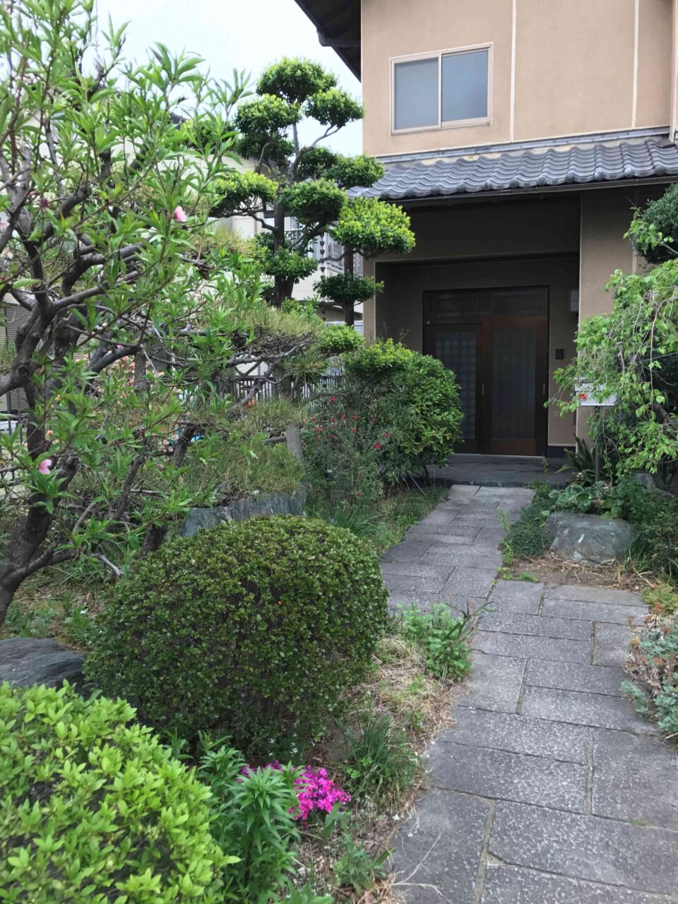 太田市わにわ
お庭のデザイン設計
玄関前リフォーム工事