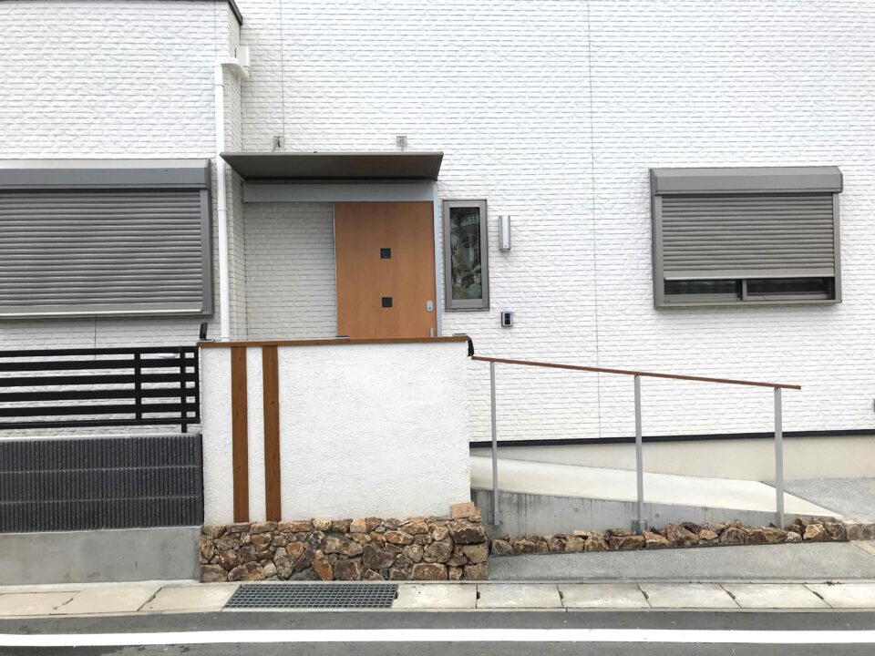 群馬県太田市わにわ
玄関回りの工事